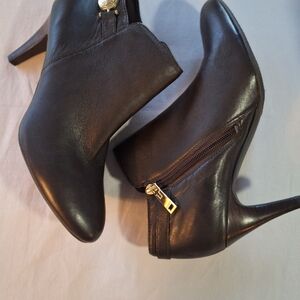 TH velesia ankle bootie